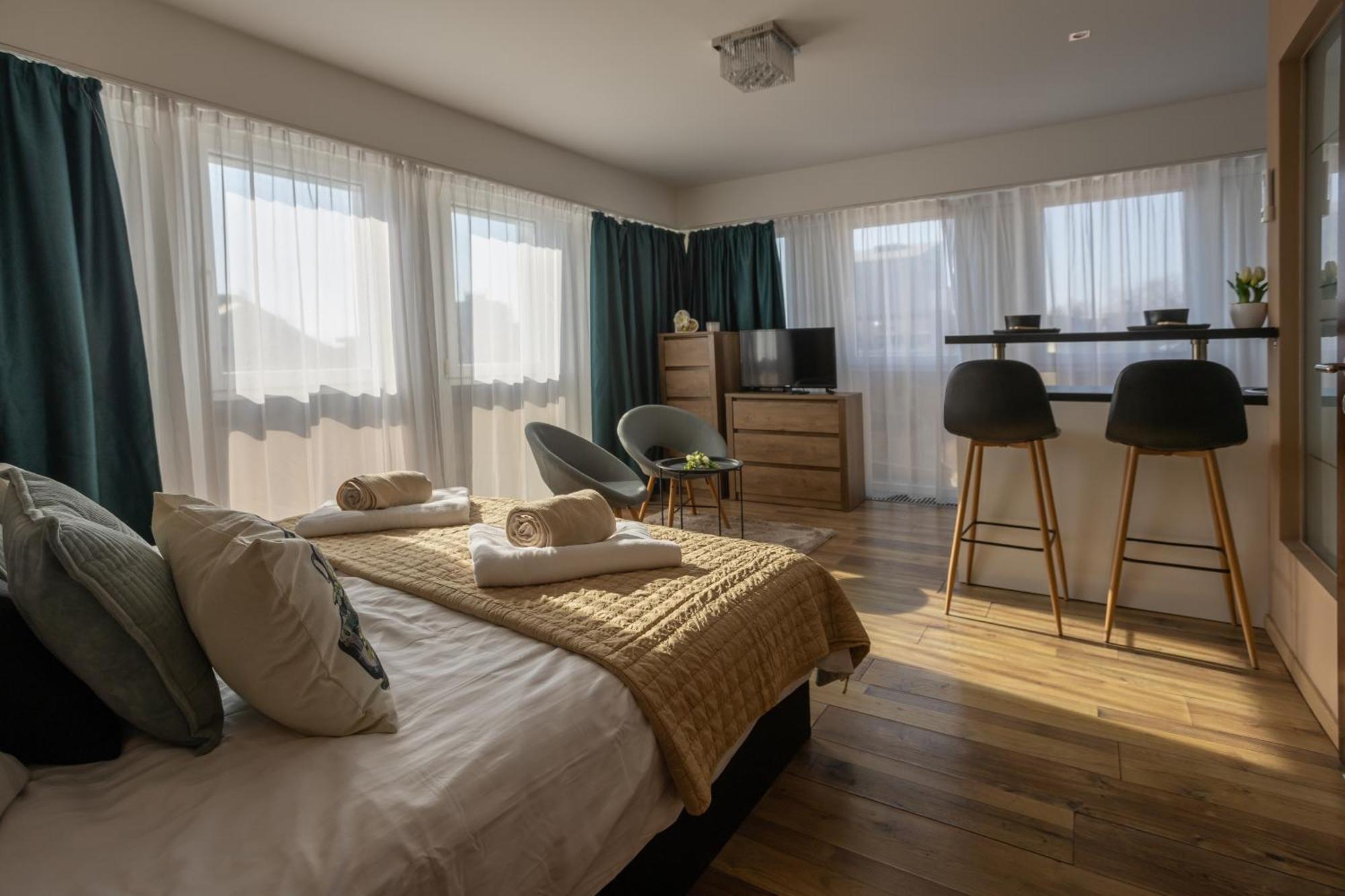 Hellowine Apartman II Eger Exterior photo
