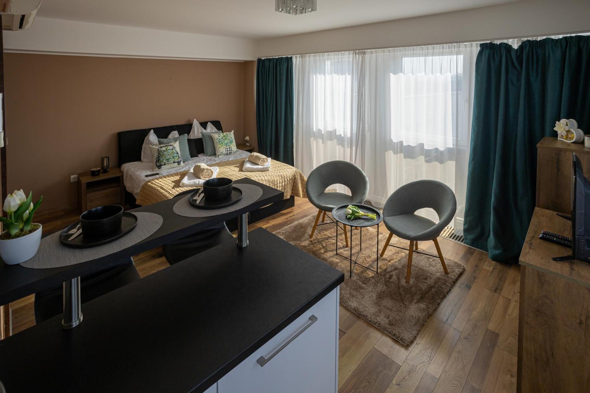 Hellowine Apartman II Eger Exterior photo